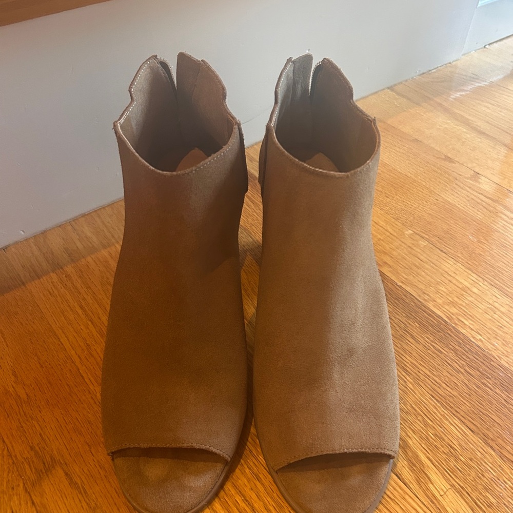 Lucky Brand Open Toe Suede Tan Booties